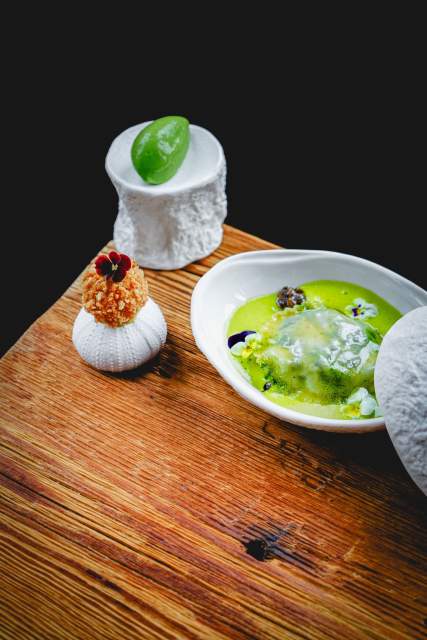 Trio d'escargots, en textures et saveurs, glacées, croquantes, en sauce